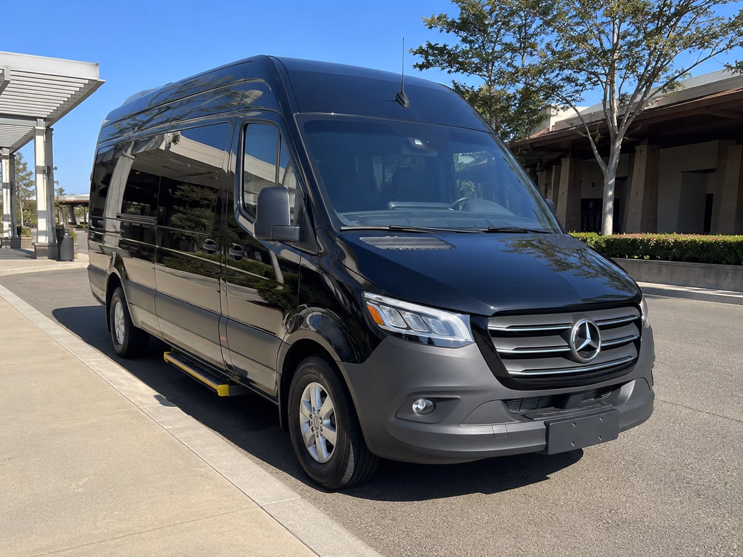 find the perfect transportation for your next airport transfer 4